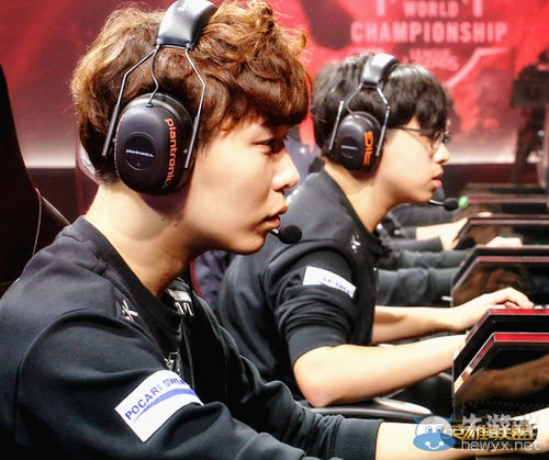 展开深入探 展开深入探